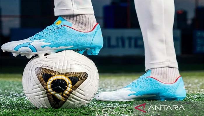 Pesepak Bola Nostalgia Lewat Sepatu Bernuansa Doraemon